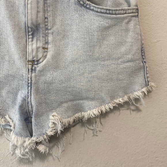 Lee Light Wash High Rise Cut Off Jean Shorts - Picture 7 of 12